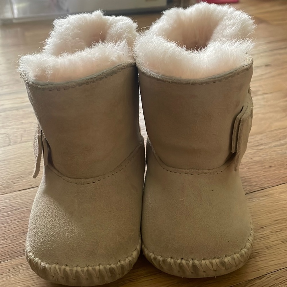 Size 0/1 girl ugg boots